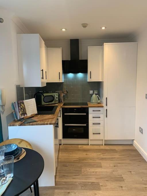 Alto - Lovely 2 Bedroom Serviced Apartment Bristol By Mint Stays Bagian luar foto